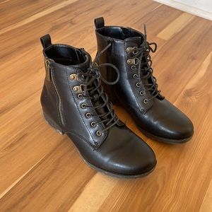 Market & Spruce black leather boots 7